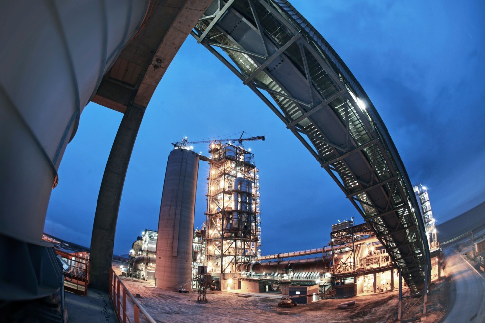 Industrijski obrat v temi z lučmi