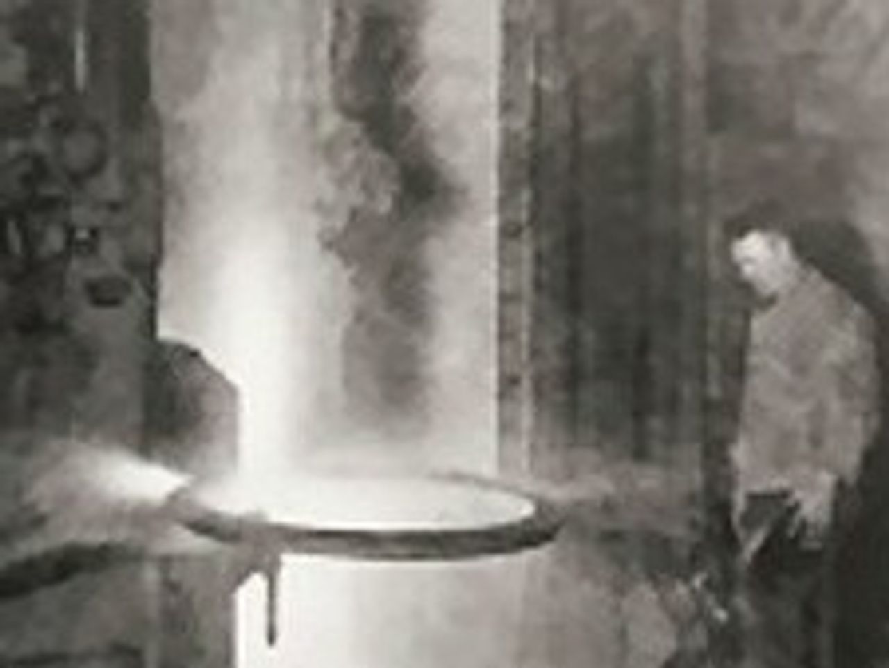 Fotografia in bianco e nero di una saldatura per fusione degli anelli 