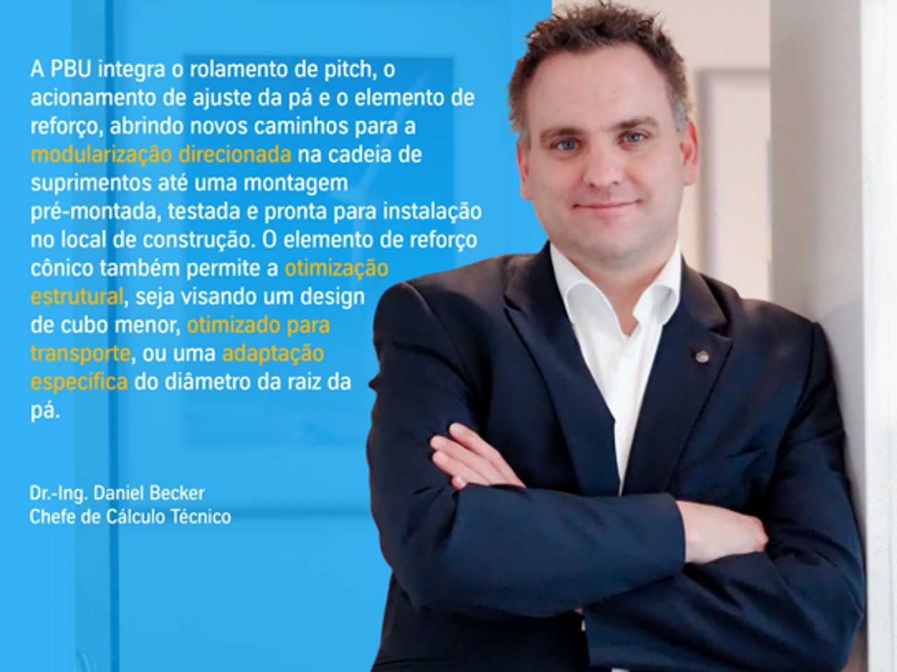 Homem sorrindo, braços cruzados, texto na imagem.