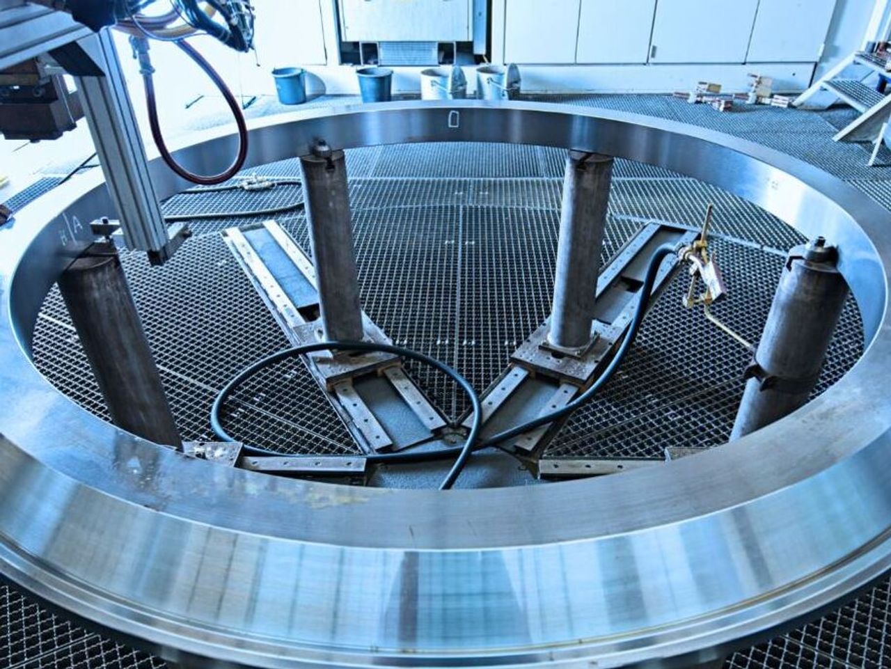 回转支承滚动元件滚道的无滑感应淬火