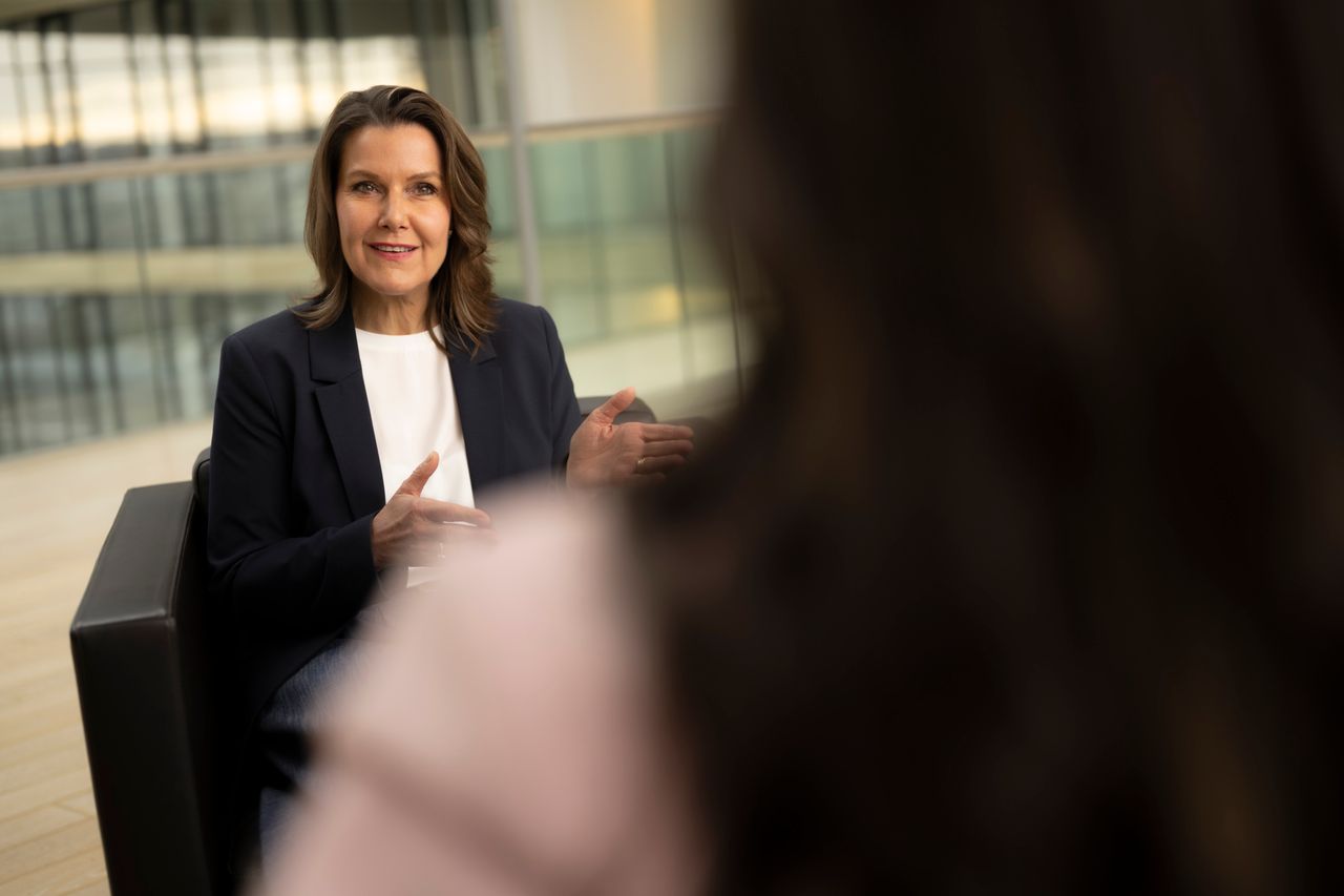 Woman with brown shoulder length-hair, smiling
